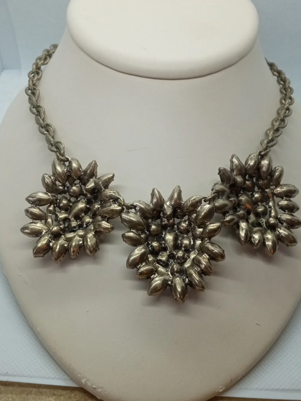 LOFT STATEMENT NECKLACE - Picture 6 of 9